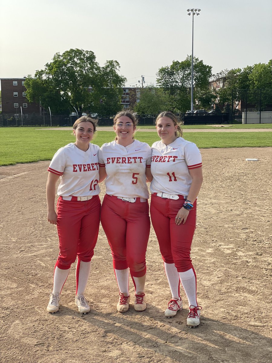 AthleticsEps's tweet photo. Tide’s Seniors Softball for the win!!! #KeeprollingTide!!! https://t.co/1CupoCvxXG