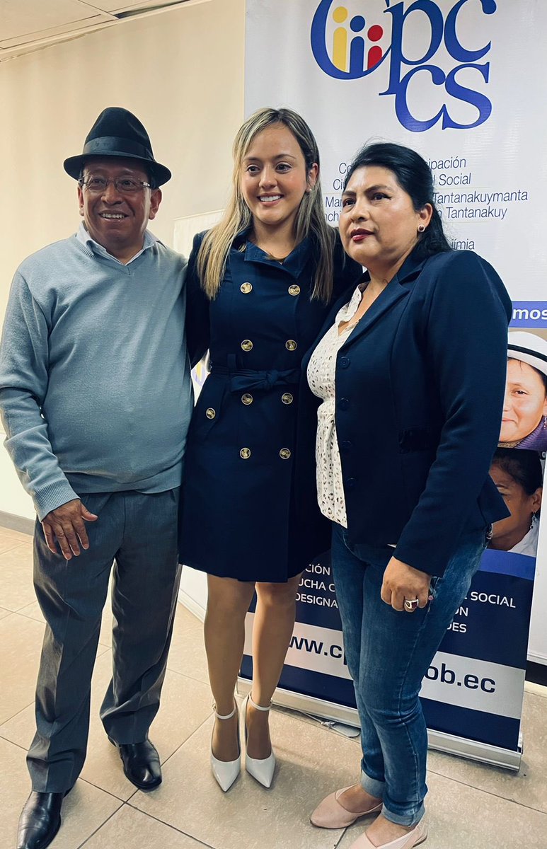 VerdezotoJoha's tweet image. 🇪🇨 Desde el 1 día q decidí postularme como Consejera del @CpccsEc he recogido los sentimientos de mis mandantes y esta tarde están aquí las organizaciones sociales respaldando nuestras desiciones, fiel a respetar su voluntad construiremos un Ecuador incluyente y participativo.