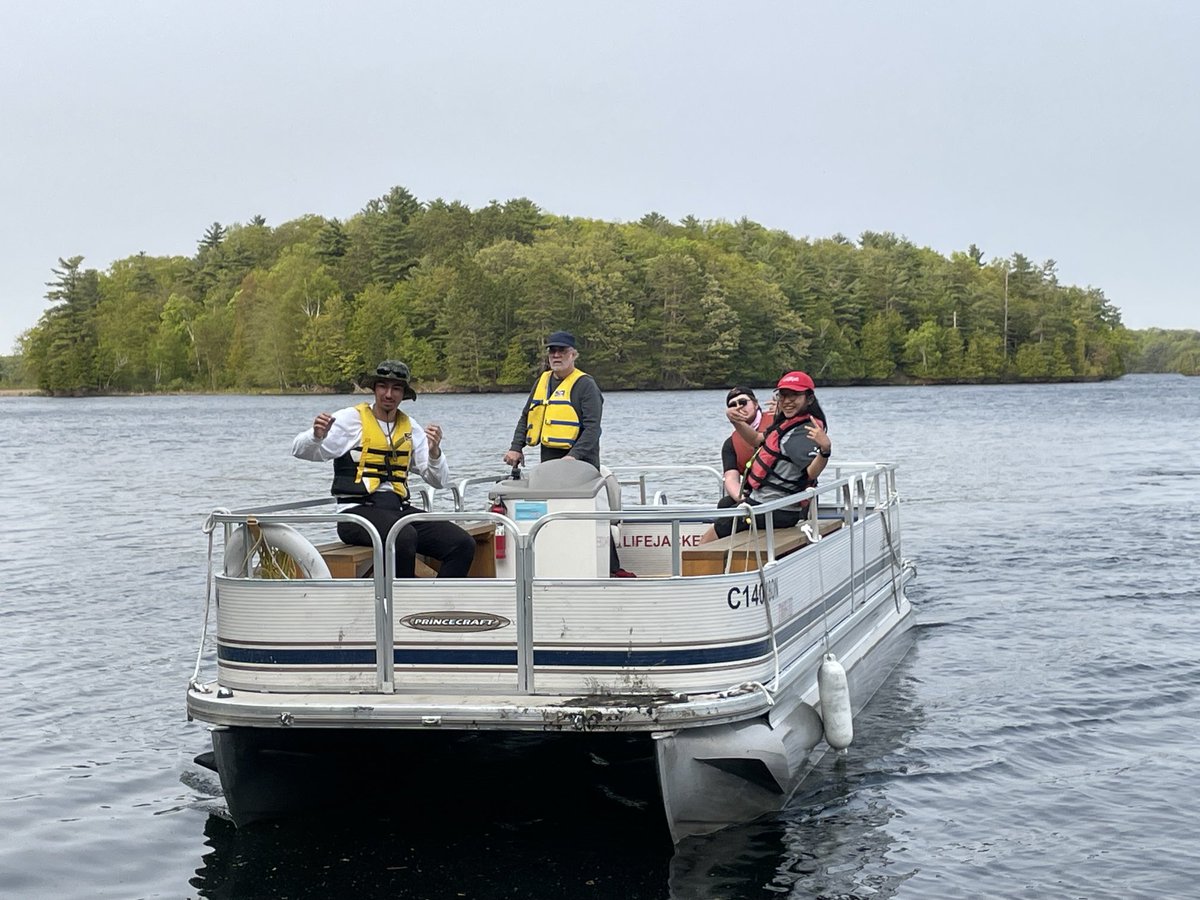 TonyaDelSontro's tweet photo. First day of GHG CaRe (Canadian Reservoir project) training: gorgeous day on Lake Opinicon at QUBS! ⁦@raisa_islam9⁩ ⁦@Y_Prairie⁩ https://t.co/smjmZS2r6Z