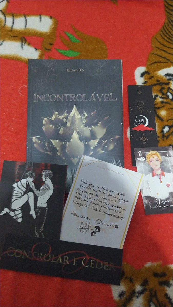 DGotlib007's tweet photo. CHEGOUUUU! ESTOU MUITO FELIZ MEU DEUS!!!❤ Eu como leitora e fã que agradeço por ter a oportunidade de ler essa obra prima...anciosa pelo lançamento do volume 2 e 3📚✨  @KDaisies_  @luoeditora  #incontrolavel https://t.co/kSX4Fyq1mO