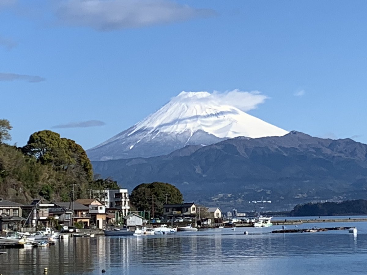 hamacafe330's tweet photo. 五月の爽やか富士です https://t.co/00a6pwSdXR