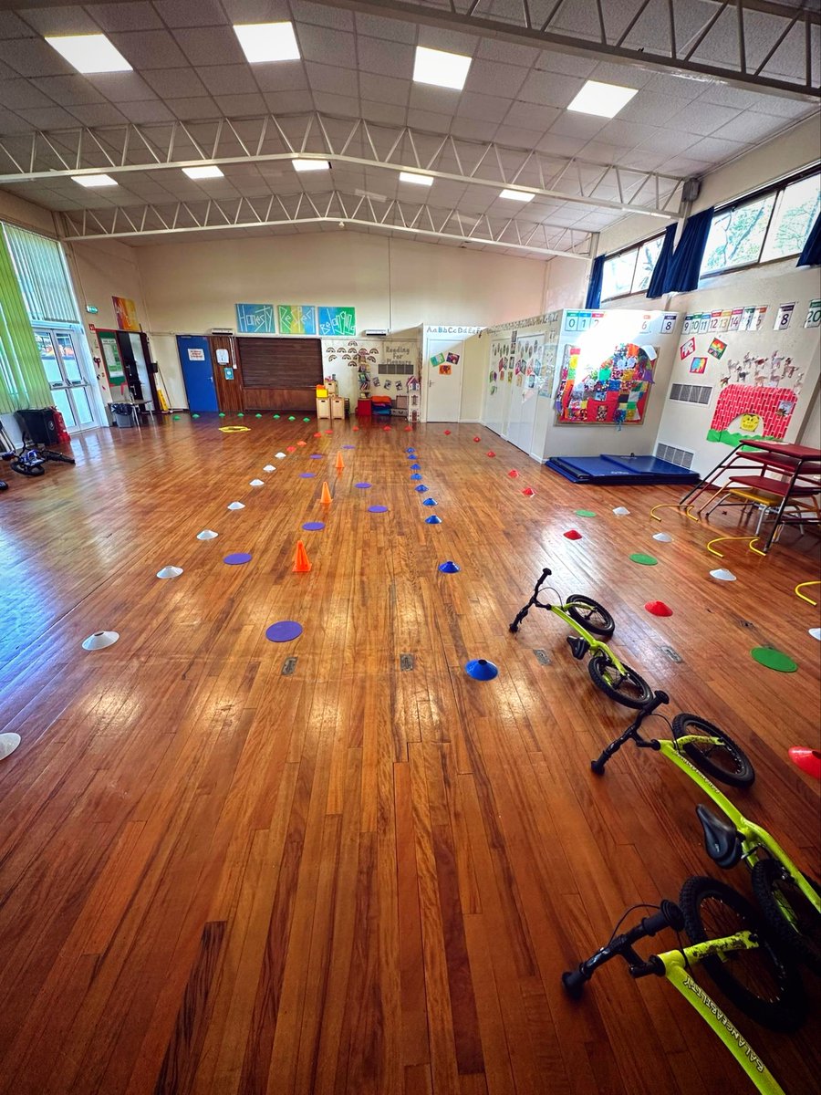 RBGym_Sam's tweet photo. Reception had a great Balanceability lesson working on their gliding, turning and weaving in and out of obstacles 👏🏼🚴‍♀️
#balanceability #learntoride #primarype #physed https://t.co/sOv4enRYtE