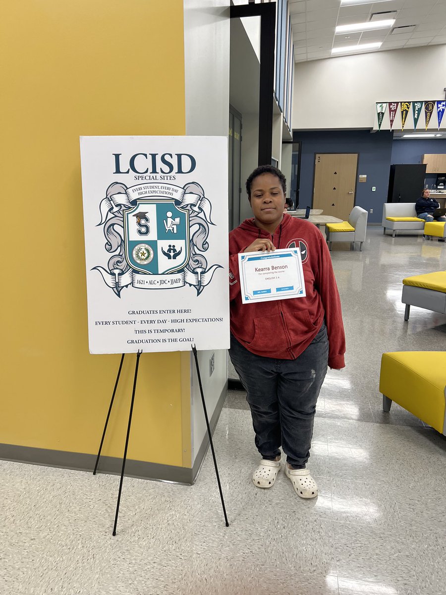 EveningFlex's tweet photo. Congratulations to Kearra B. from Terry High School for earning her English 3A credit  at 1621 Place Evening Flex. Nice job! We are so proud of you! @lcisd_specials @Terry_Rangers #SpecialSitesSuccess #betheonelcisd https://t.co/0vv3S9ogPW