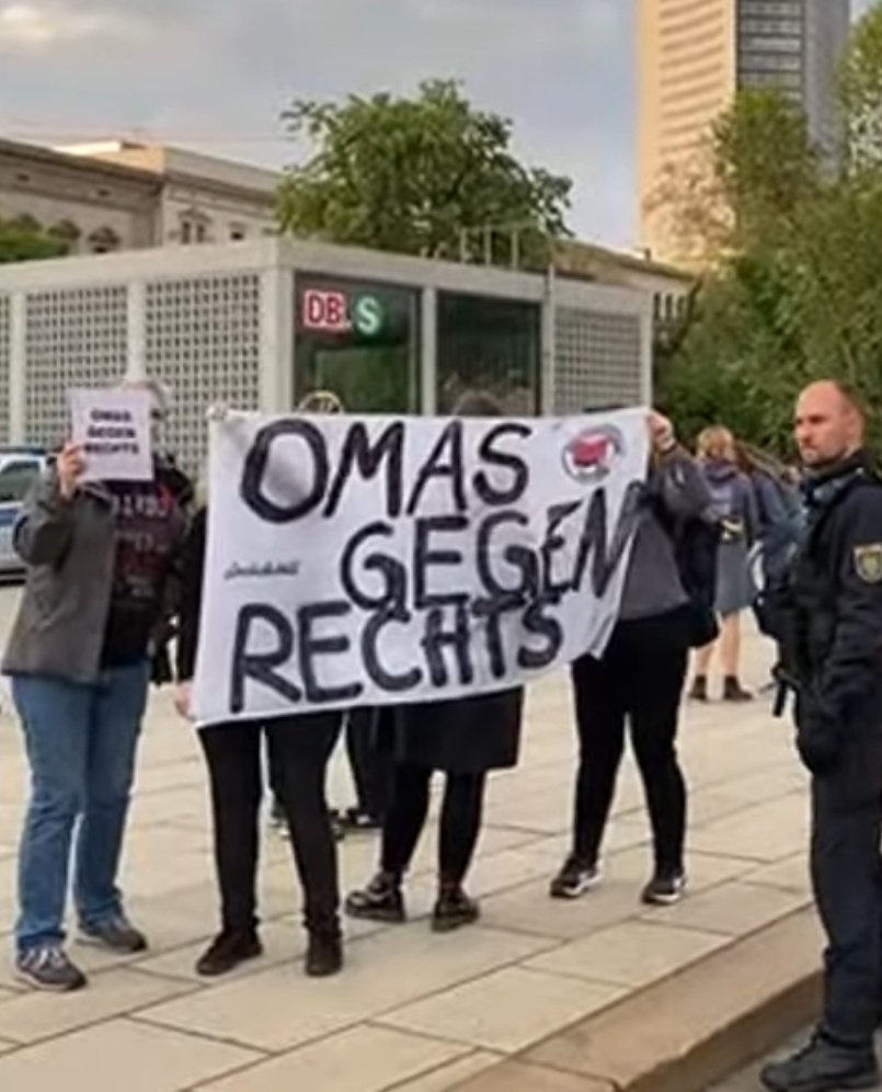 #Weichreite zeigt gerade eine Oma gegen Rechts an 😪

#le1505