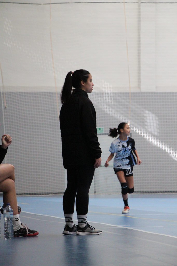 BAJAS! ⤵️

Esta vez no de jugadores pero si de entrenadores ,<a href="/mariano__munoz/">mariano_munoz</a> y <a href="/JuliietaOsorio/">Julieta Osorio</a> no seguirán la temporada que viene! 🥺😣

Desde el club solo tenemos palabras de agradecimiento hacia ellos! 💖🫂

Lee la noticia completa aquí ⬇️

bmbenidorm.com/2023/05/15/des…