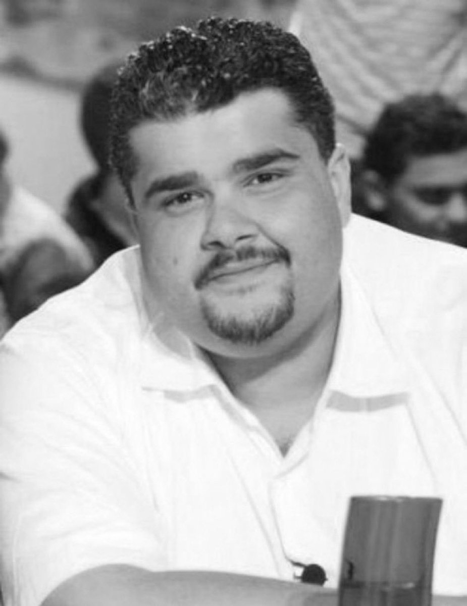 من يومين فقدنا صوت الخليج وحنجرة الحب #عبدالكريم_عبدالقادر 
واليوم نفقد نجم الكوميديا وصاحب شخصيةذ" هازار "   في طاش ما طاش  #فهد_الحيان 
وكأننا كل يوم نفقد جزء من ذاكرتنا 💔
