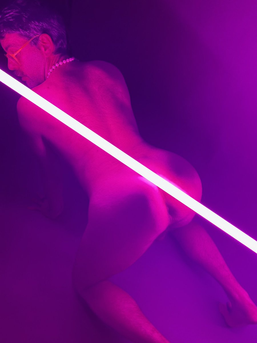 TheCharlieMann's tweet photo. strobe light
ultraviolet blue 

@huezhopy https://t.co/oC1uZaq5Id