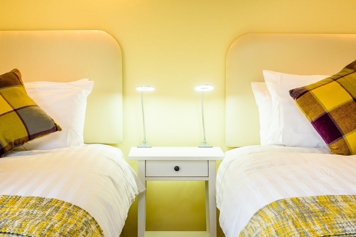 norwichaccommo1's tweet photo. Looking for a comfortable and convenient place to stay in Norwich? Our modern apartments are designed with your comfort in mind, with all the amenities you need to make the most of your stay 🏡

https://t.co/4pBxnGW1UK

#shorttermaccommodation #NorwichAccommodations #Norwich https://t.co/Jw3a0Pp1mn