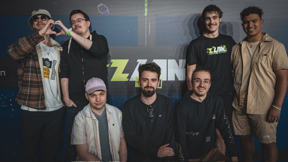 TheGuill84's tweet photo. Bon bah voilà, le retour à la maison signe la fin de l'Arc ZLAN 2023, ça aura été un mois de folie, j'ai déjà hâte d'être à la ZLAN 2024 avec de nouveaux jeux, en espérant aller encore plus loin !

Merci d'avoir autant soutenu la commu MC sur cette ZLAN, on a adoré participer tous ensemble, on a passé un mois et demi entier à s'entraîner tous les jours ensemble, c'était un régal total ❤️

Retour dès demain en live avec de nouveaux projets dès cette semaine, j'attendais la fin de la ZLAN pour balancer tout ce qu'on a prévu depuis des semaines, alors préparez-vous !

📷 : @Luzord_ le king