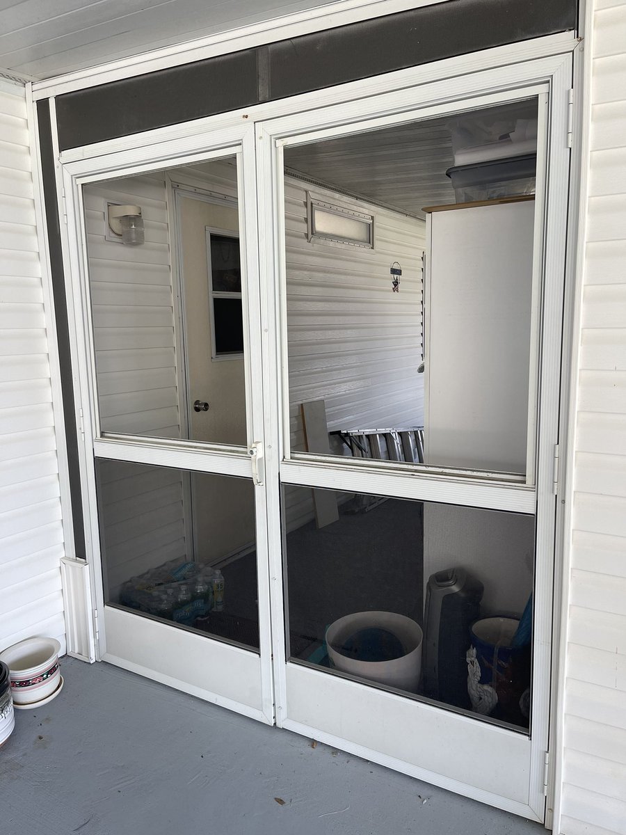 joesaluminumllc's tweet image. Before &amp;amp; after rescreening 2 top screen door panels. #screen #rescreen #doorscreen #screendoorrepair #screenrepair #screenrepairs #screenreplacement #screenrepairservice #screenrepaircompany #lanaiscreen #lanaiscreendoor #lanaiscreenrepairservice
