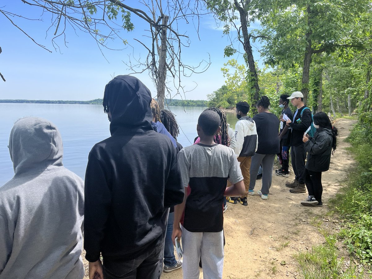johnhansonm's tweet photo. Our 7th graders had a great time at Piscataway Park planting wild rice. Thank you @PgcpsScience  for the opportunity! https://t.co/fQQpGXoOoD