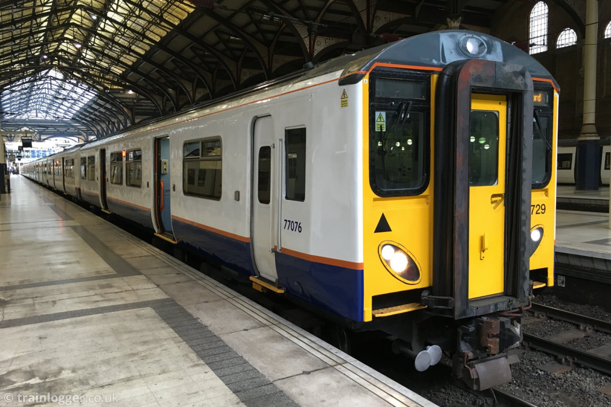 trainlogger's tweet photo. 315804 and 317729 at London Liverpool Street on 11th May 2016.
#trainspotting #multipleUnits https://t.co/zyE5s3ugWt