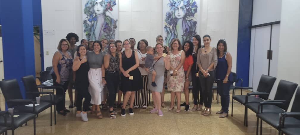 ilianafonseca67's tweet photo. Gracias a nuestros compañeros de la Dirección General de Prensa y Comunicación, por el lindo reconocimiento a las MADRES. 
#Cuba https://t.co/eyFVQB2bZC