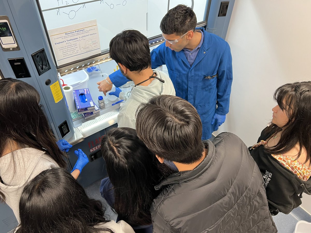 Sarah Finkeldei (@finkeldeisarah) on Twitter photo So much fun having high school students visit our labs and learn about nuclear chemistry <a href="/ROTO_UCI/">Reach Out Teach Out at UC Irvine</a> <a href="/UCIChemistry/">UCI Chemistry</a> <a href="/UCIPhysSci/">UC Irvine School of Physical Sciences</a> So much fun having high school students visit our labs and learn about nuclear chemistry <a href="/ROTO_UCI/">Reach Out Teach Out at UC Irvine</a> <a href="/UCIChemistry/">UCI Chemistry</a> <a href="/UCIPhysSci/">UC Irvine School of Physical Sciences</a>