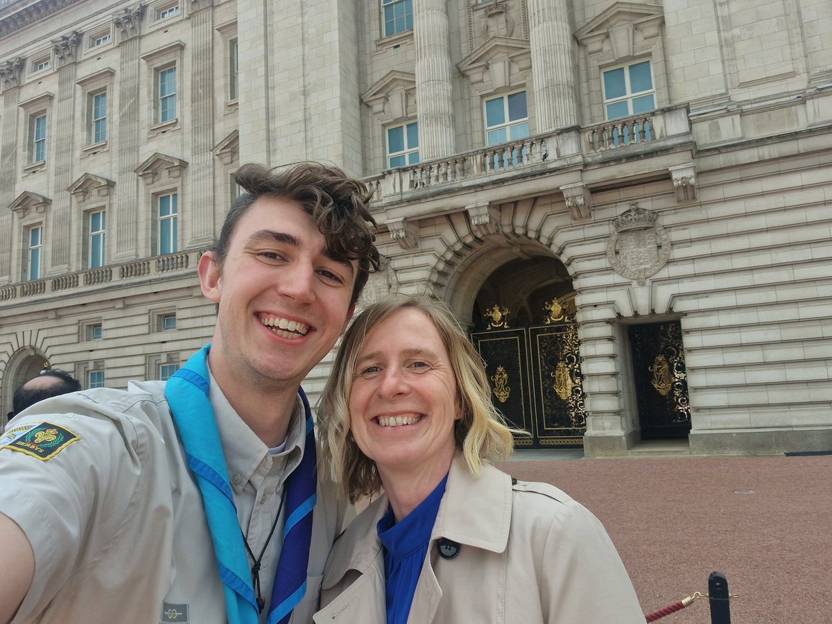 Such a nice day at Buckingham Palace for the Duke of Edinburgh’s gold award celebration with my mum!
Really nice to see so many <a href="/derbyshirescout/">Derbyshire Scouts</a> and <a href="/scouts/">Scouts</a> at the palace! #dofe #SkillsForLife