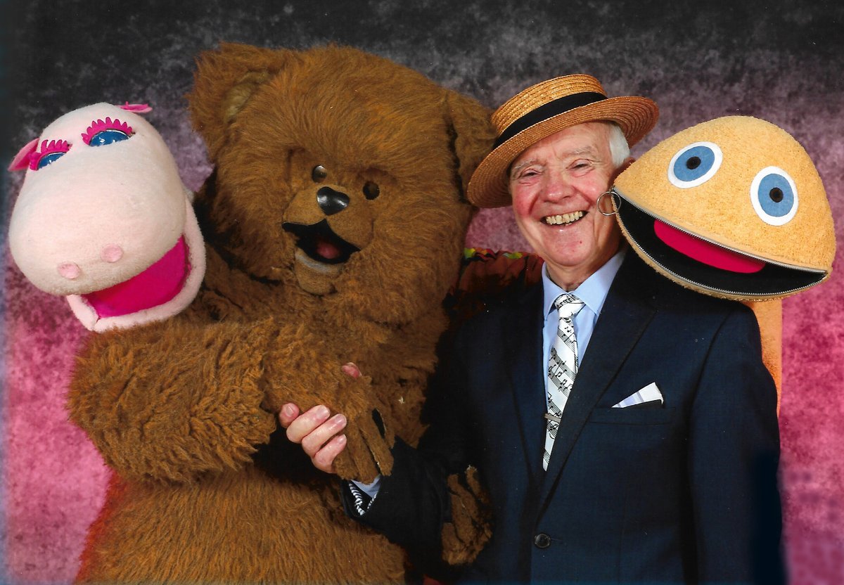 heathermcwil's tweet photo. Entertainer Jimmy McWilliams with George, Bungle and Zippy from Rainbow! Happy faces.🤣 @Punchand #MHVD2023 #musichallvarietyday https://t.co/eVin9qoI1q