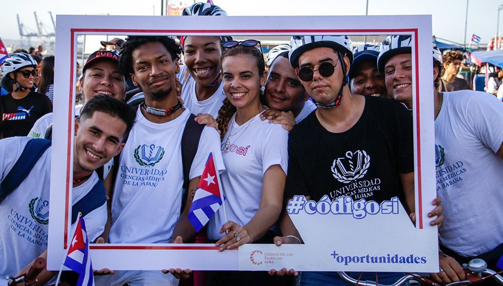 nelsito_aguilar's tweet photo. En contexto de 16ta Jornada Cubana contra la Homofobia y la Transfobia, que organiza el CENESEX, donde celebra "Por todas las Familias, el Amor es Ley", como beneficio del Código de las Familias que fue aprobado por más del 60% de la población
@Conavil_ECM #LatirAvileño #VivaCuba https://t.co/k3B4u90V5Q
