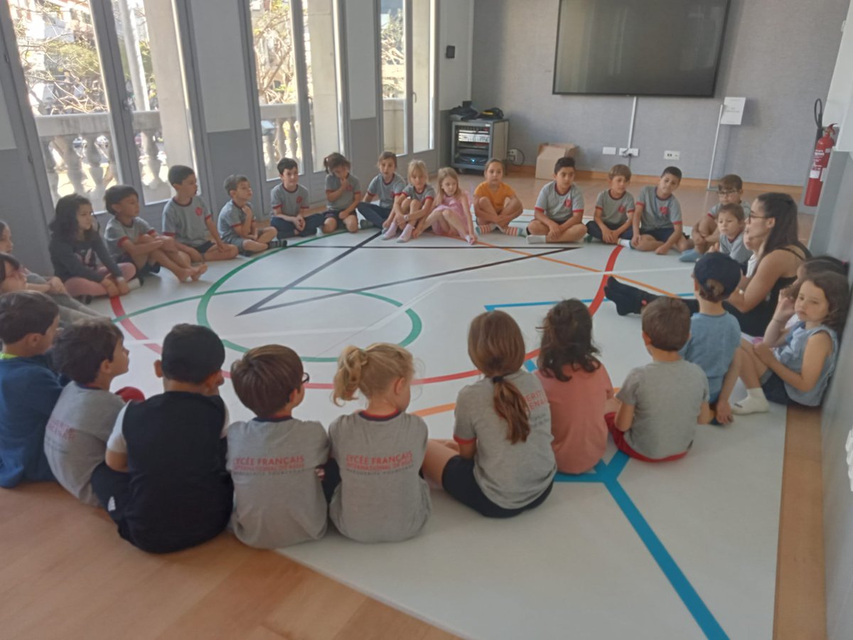 lfireus's tweet photo. 👯🕺 A travers les gestes du quotidien, les élèves de CP et de #Grandesection ont exprimé le potentiel artistique de leur corps. #CaixaForum a permis aux enfants de découvrir cette expérience.  
@CaixaForum @mlfmonde #staytuned #ellycéenopara #másqueuncolegio #másquefrancés https://t.co/bQgUScZlYS