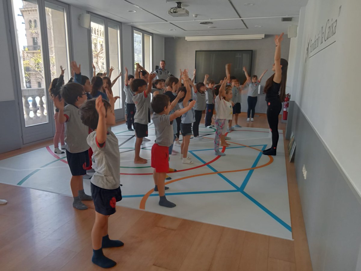 lfireus's tweet photo. 👯🕺 A travers les gestes du quotidien, les élèves de CP et de #Grandesection ont exprimé le potentiel artistique de leur corps. #CaixaForum a permis aux enfants de découvrir cette expérience.  
@CaixaForum @mlfmonde #staytuned #ellycéenopara #másqueuncolegio #másquefrancés https://t.co/bQgUScZlYS