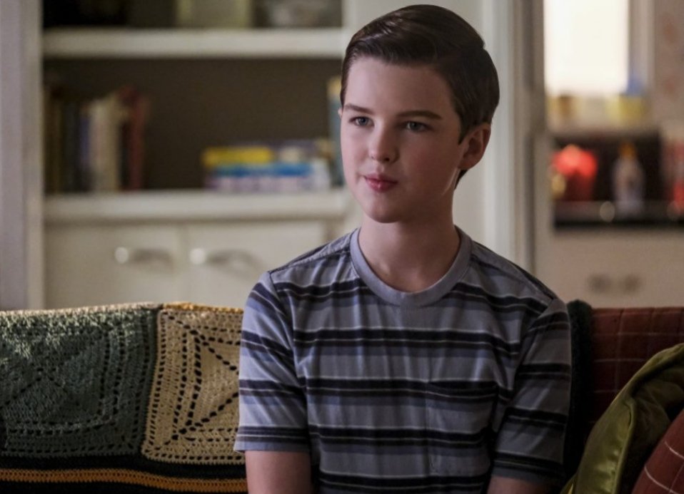 lachicaderayas's tweet photo. 🎬 El joven Sheldon (2017)

Sheldon Cooper con 9 años se salta 4grados para entrar directamente a secundaria junto a su hermano mayor
La vida no será fácil,ya q sus compañeros,sus padres y sus vecinos no le entienden 

#thebigbangtheory 🖖
#SheldonCooper #sitecoms #youngSheldon https://t.co/LrkzBLPHEz