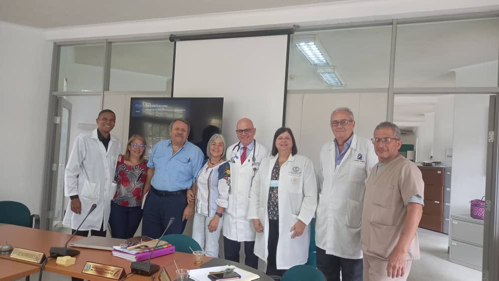 ComisionElecUcv's tweet photo. La Subcomision Electoral de Medicina, los candidatos y el Decano. Afinando detalles del proceso electoral. #EleccionesUCV2023 https://t.co/FM6oKC5Fzd