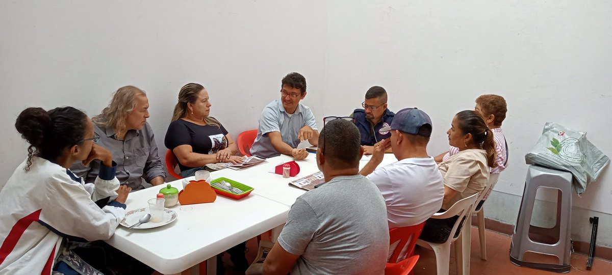 KollCesar's tweet photo. Excelente jornada con @DimasAndresAria y la Junta directiva #UGTIBuga. Analizando cómo la política del #FMI que ejecuta #Petro agrava la difícil situación de los trabajadores informales e independientes. Vital ejercer oposición y resistencia civil, por bienestar de la gente. https://t.co/RrckRJJEoI