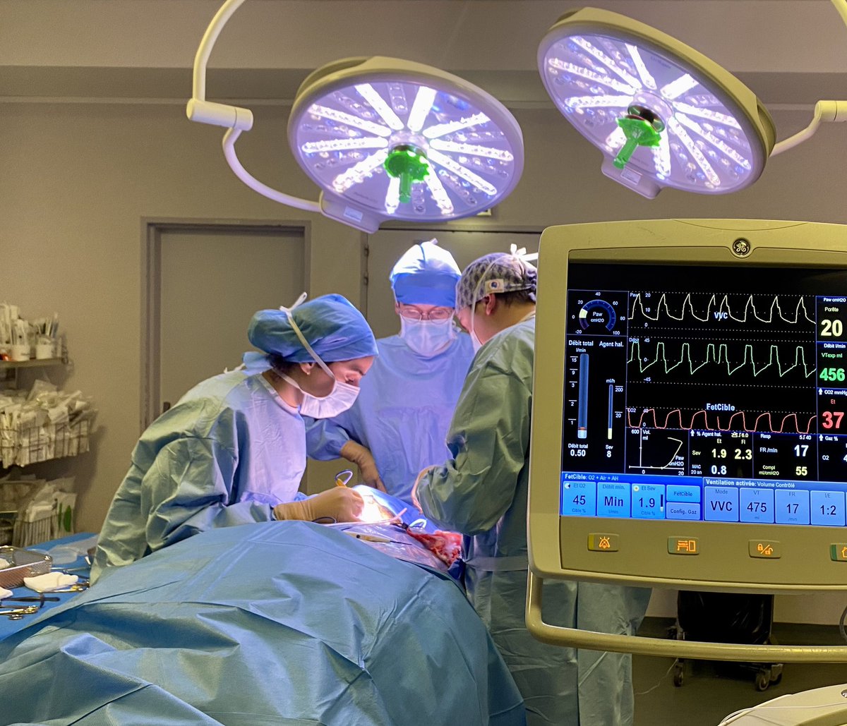 cyriltrd's tweet photo. Le jour s’est couché, le patient est arrivé, les soignants sont restés…
La garde ne fait que commencer ! 
🙏 aux équipes de la nuit… https://t.co/nLEiq0uEsd