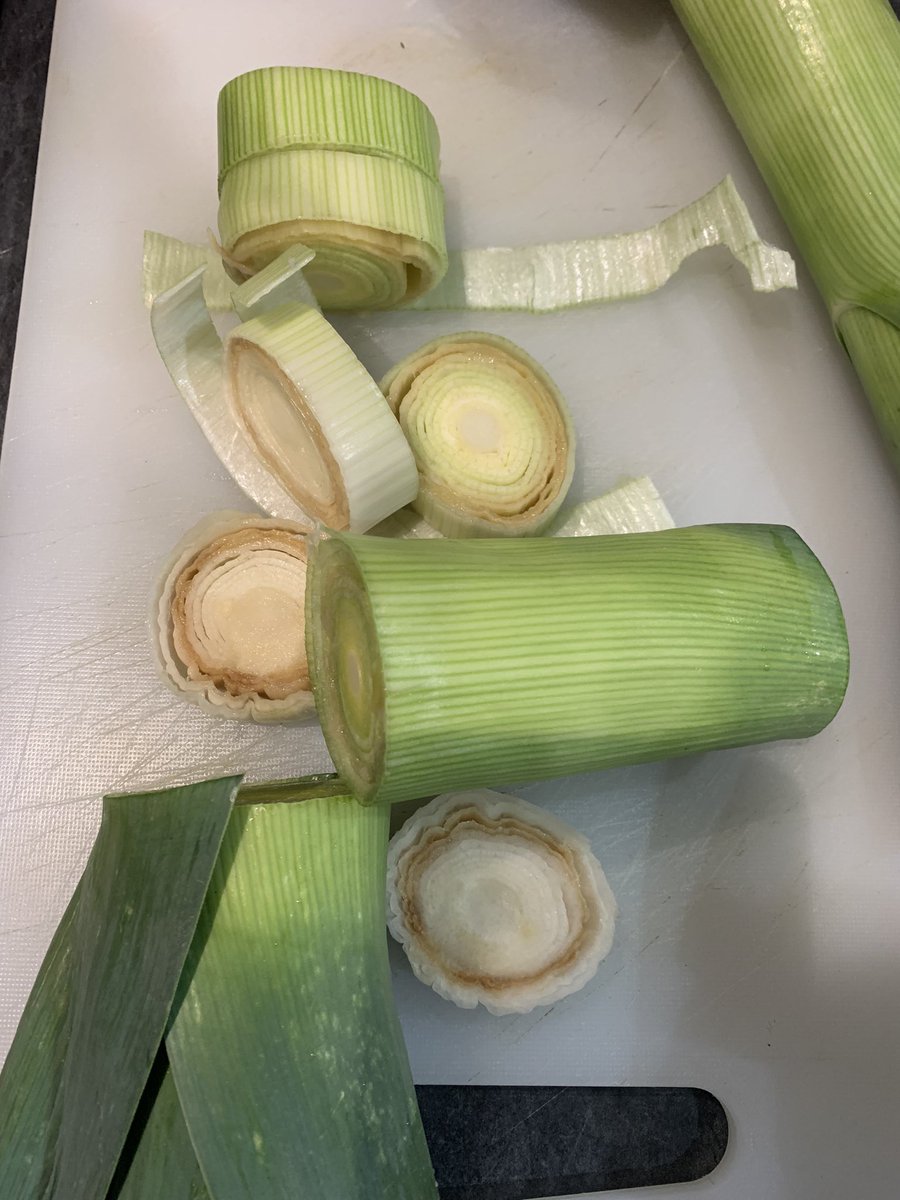 PurpleBacon5's tweet photo. @LidlGB not impressed, gone off leeks &amp; incorrect labelling, only 273g prawns of what’s supposed to be 300g https://t.co/0uR8Vn2ysW