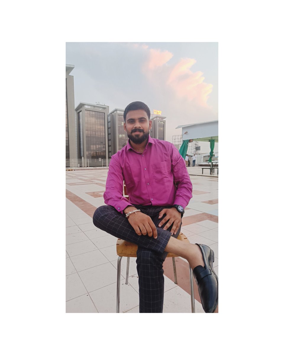 "Doing what you like is freedom. Liking what you do is happiness."
~ Arjun Prajapat

#mr_altimate 

#happy #smile #man #corpartes #job #office #officelife #joblife