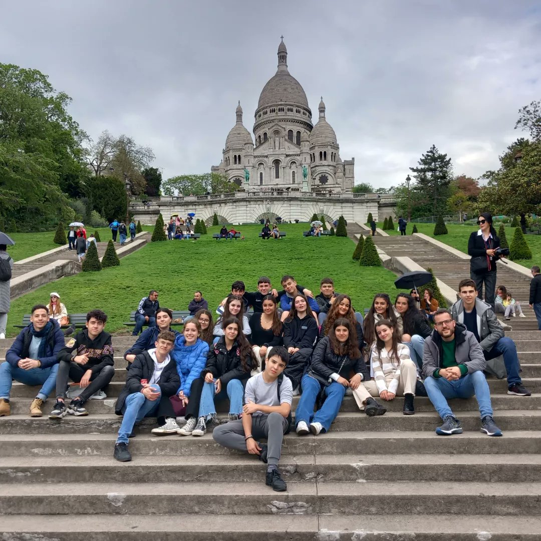 IES_AE's tweet photo. Finaliza la movilidad en grupo de nuestro alumnado en Francia. Una semana cargada de experiencias, emociones y aprendizaje. Muchas gracias a los responsables del @ARimbaud_CLG_86 por su acogida, y a los alumnos y sus familias por su cariño. #ErasmusPlus #KA121 #Latillé 🇫🇷🇪🇸🇪🇺 https://t.co/RXh29IJqQl