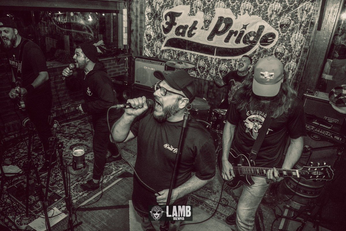 fatpride's tweet photo. Todas fotos dos 5 anos do @LambBrewpub (@fatpride  + @Abraskadabra ):
https://t.co/qJsIKiUQww https://t.co/P2GpaoMPIe