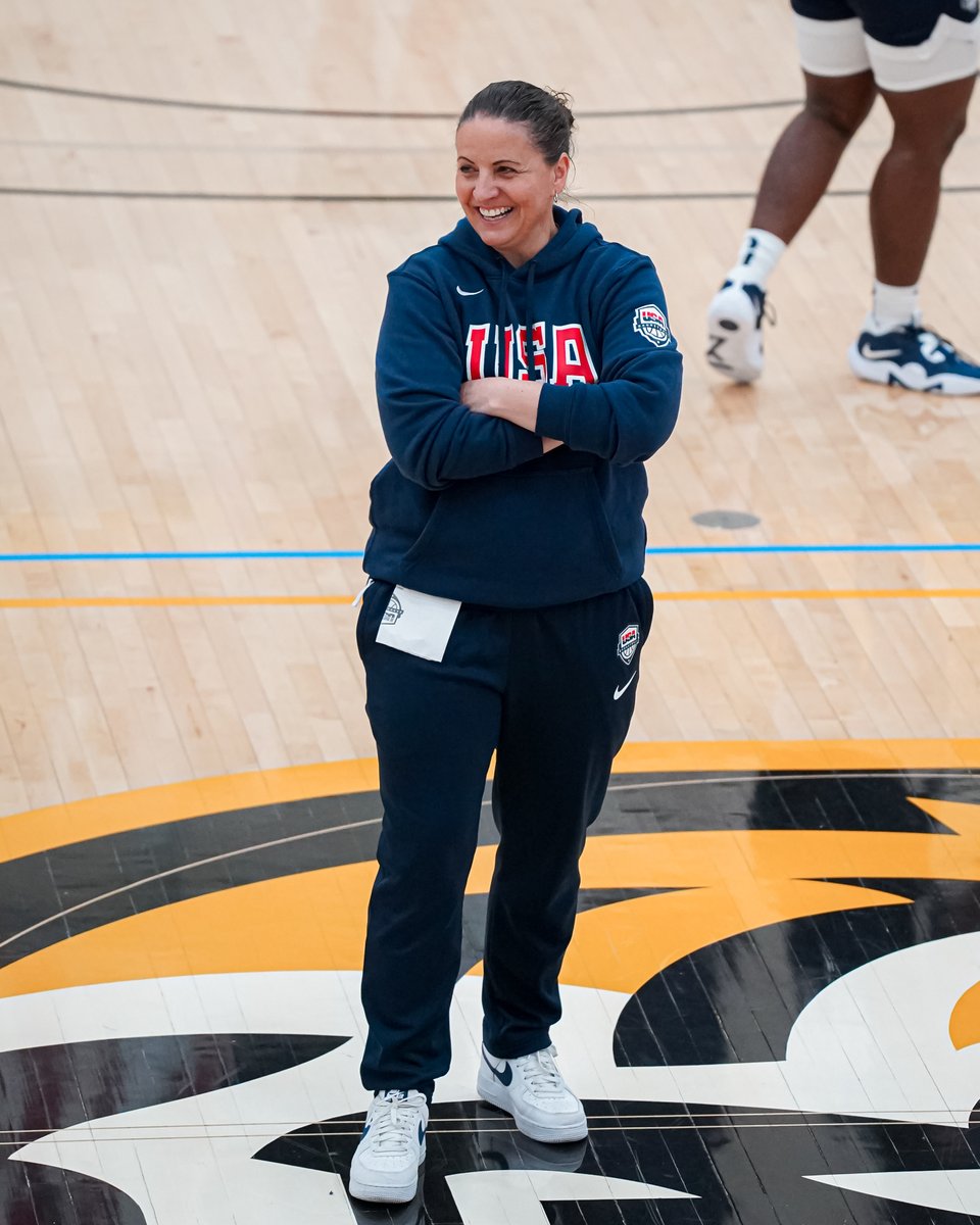 Happy birthday coach <a href="/JenRizzotti/">Jennifer Rizzotti</a>! 🇺🇸 #USABfamily