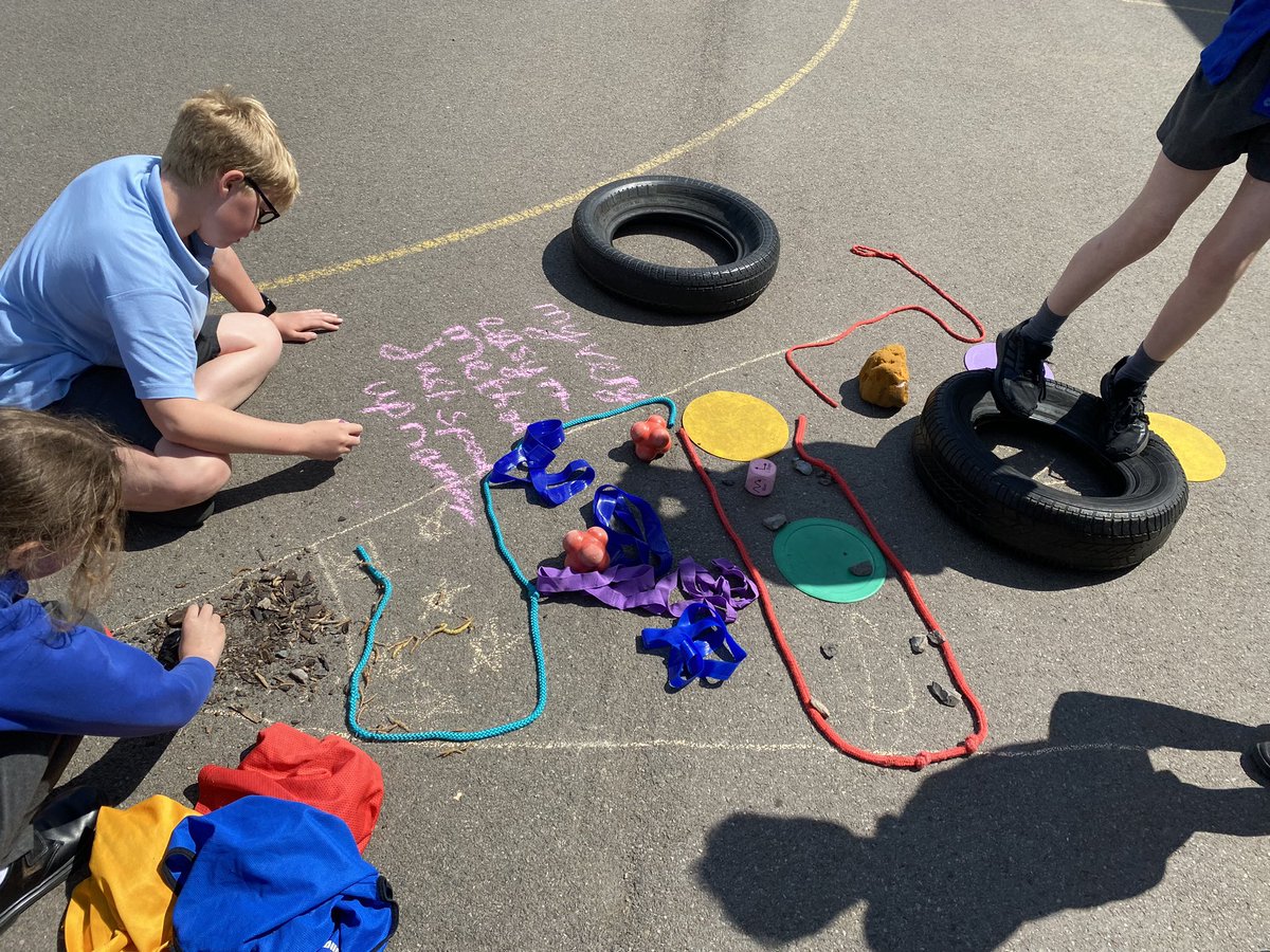 WfaYear5's tweet photo. To introduce our new enquiry we went outside to create maps of the Big Bang theory #wfascientists @Cabotfederation https://t.co/5zl5n8yj4P