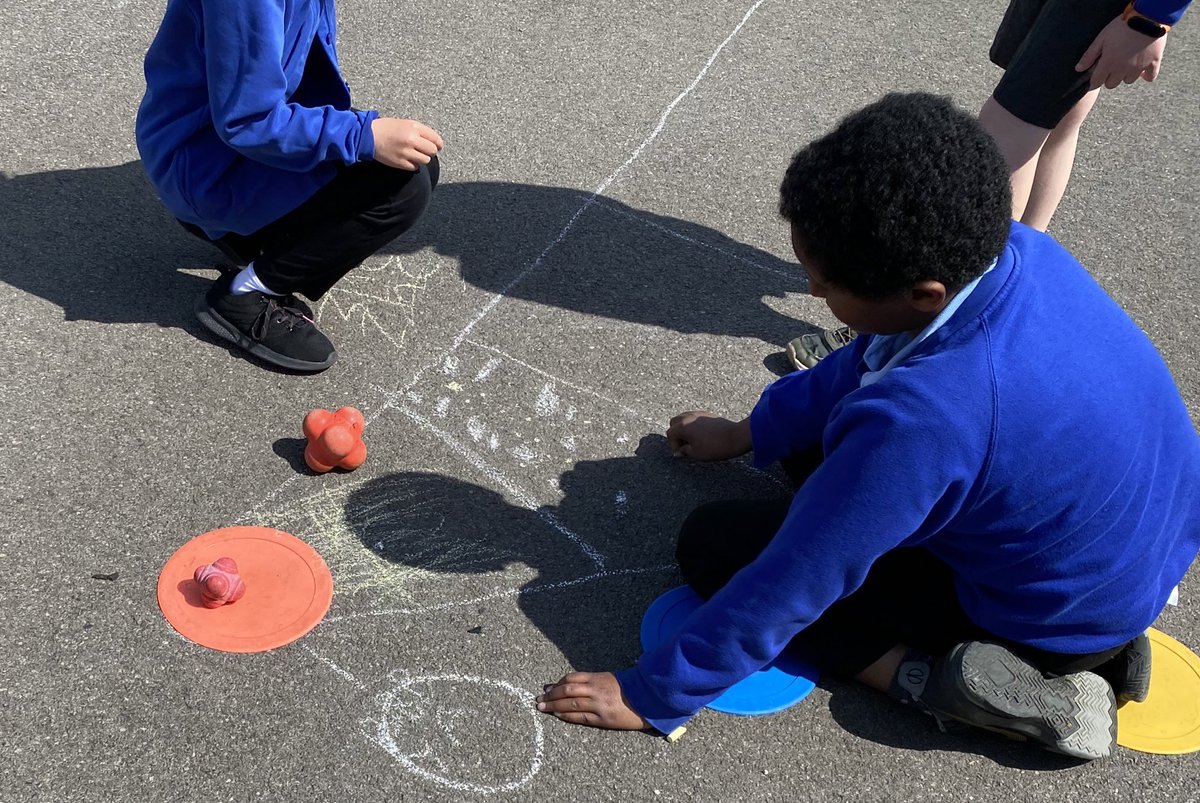 To introduce our new enquiry we went outside to create maps of the Big Bang theory #wfascientists <a href="/Cabotfederation/">Cabot Federation</a>