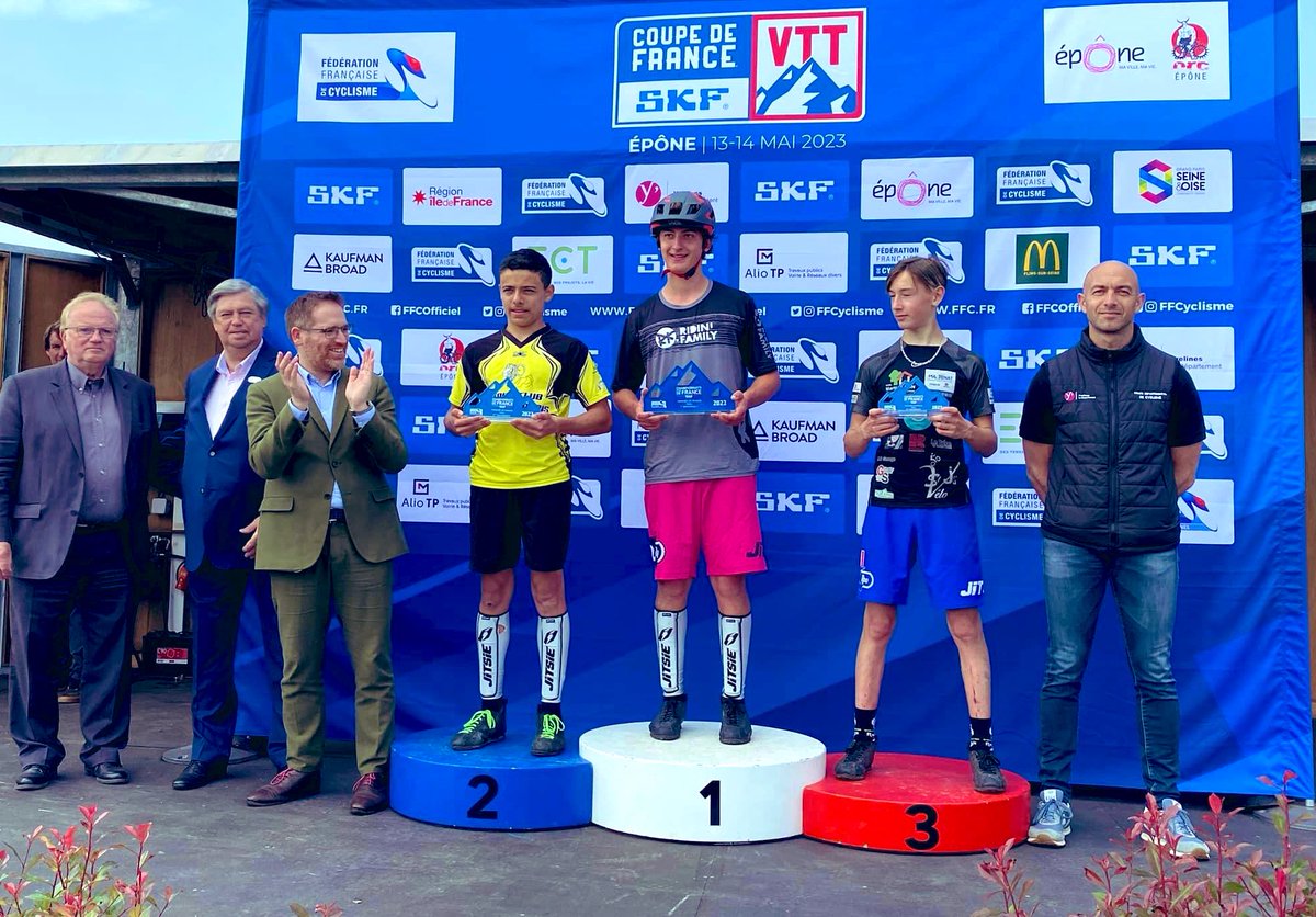 ait_eddie's tweet photo. Un week-end sportif de haut niveau à #Epone où se tenait, avec notamment le soutien de @CUGPSEO, la Coupe de France #VTT #TRIAL #SKF. 

👉 135 pilotes inscrits, 9 nationalités. 
👉 Merci à mon collègue Guy Muller de son invitation et mes félicitations aux bénévoles mobilisés pour cette manifestation d’ampleur ! 

#maiavelo #terredejeux2024