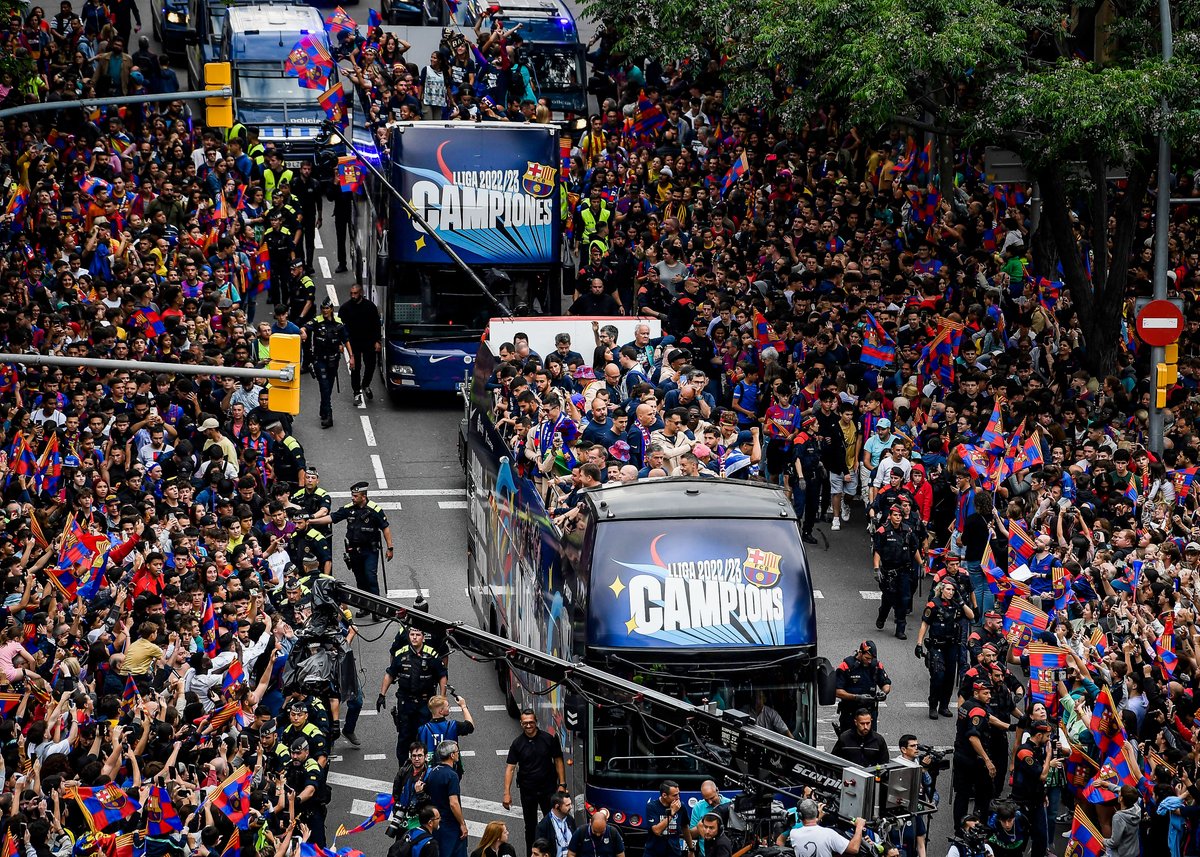 brfootball's tweet photo. Barcelona showed up to celebrate their league champions 🎉 https://t.co/EM8GJsXKOU