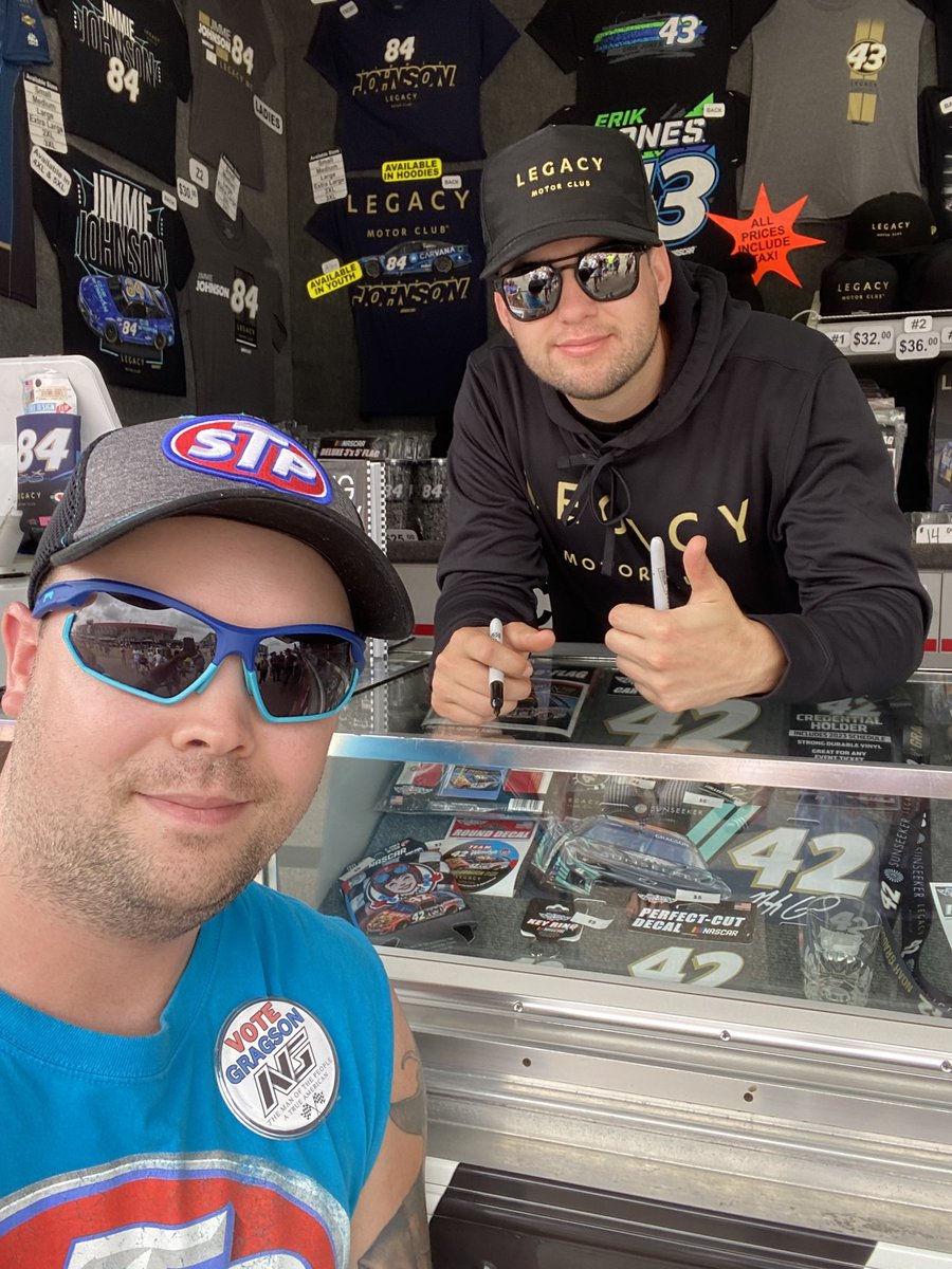 Tundra_43's tweet photo. Thank you @NoahGragson for making time for your fans yesterday π€πΌπ Iβm glad to now call two of your diehards friends now! @ashbrookehardin & Levi #Support42 #VoteForNoah @LegacyMotorclub @blckriflecoffee @Wendys @arrowhead_brass @E2Apparel https://t.co/YCc6OQ6qBv