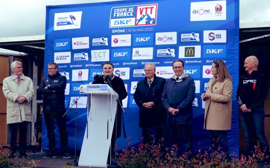 ait_eddie's tweet photo. Un week-end sportif de haut niveau à #Epone où se tenait, avec notamment le soutien de @CUGPSEO, la Coupe de France #VTT #TRIAL #SKF. 

👉 135 pilotes inscrits, 9 nationalités. 
👉 Merci à mon collègue Guy Muller de son invitation et mes félicitations aux bénévoles mobilisés pour cette manifestation d’ampleur ! 

#maiavelo #terredejeux2024