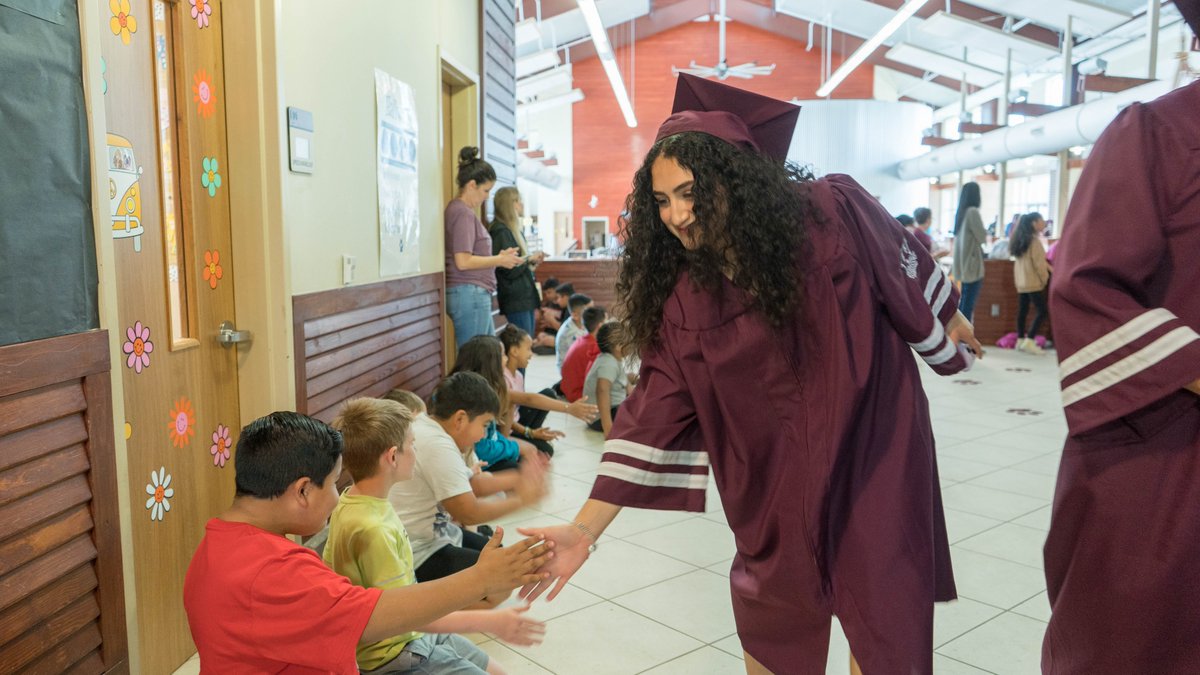 WallerISD's tweet photo. #GraduationWalk #Classof2023 https://t.co/rjpvGexg0f
