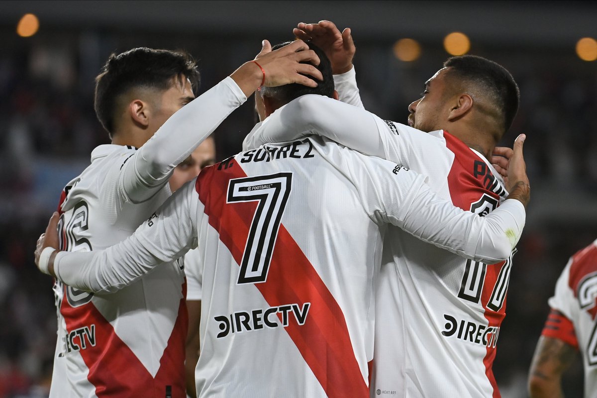RiverPlate's tweet photo. ⚽️ A SEGUIR 💪

🔜🆚 Platense
📆 Domingo 21/5
⌚️ 20.30
🏠 Mâs Monumental

#VamosRiver ⚪️🔴⚪️