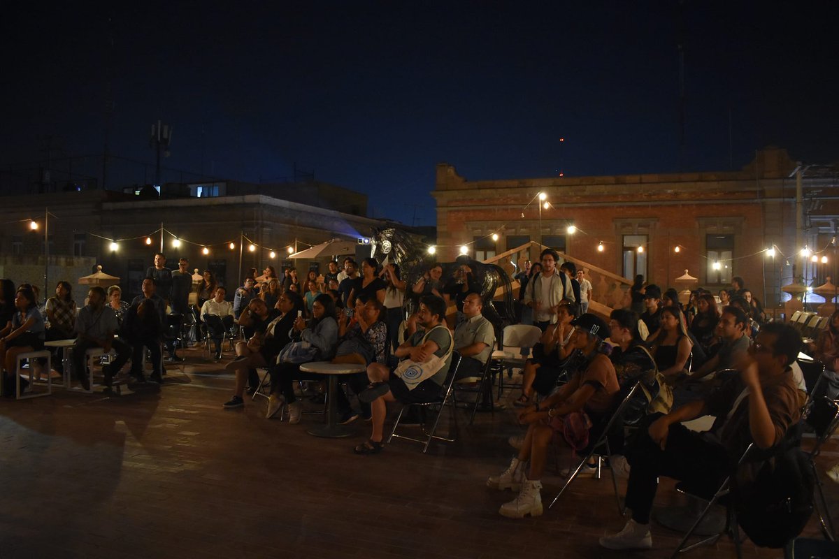 PertenecesAC's tweet photo. La pasamos muy bien durante la #NocheMAC donde se proyectó nuestro documental “El Camino Hacia la Justicia” 📽🎞

En Renace creemos que generar estos espacios de reflexión sobre derechos humanos contribuye a la construcción de un mundo más justo.

¡Gracias @museomacslp! 🤩 https://t.co/RIMZ0akUa0