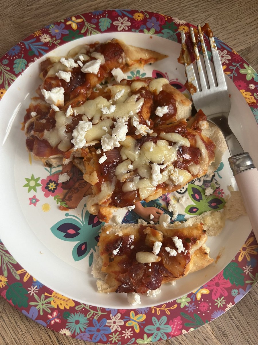 elishaharman's tweet photo. As part of her healthy eating homework Millie wanted to make naaniza’s. But she wasn’t having any of “that green stuff” 😂 @grimoldbyschool  @GrimoldbyYear3 https://t.co/Hya8Sf5dZb