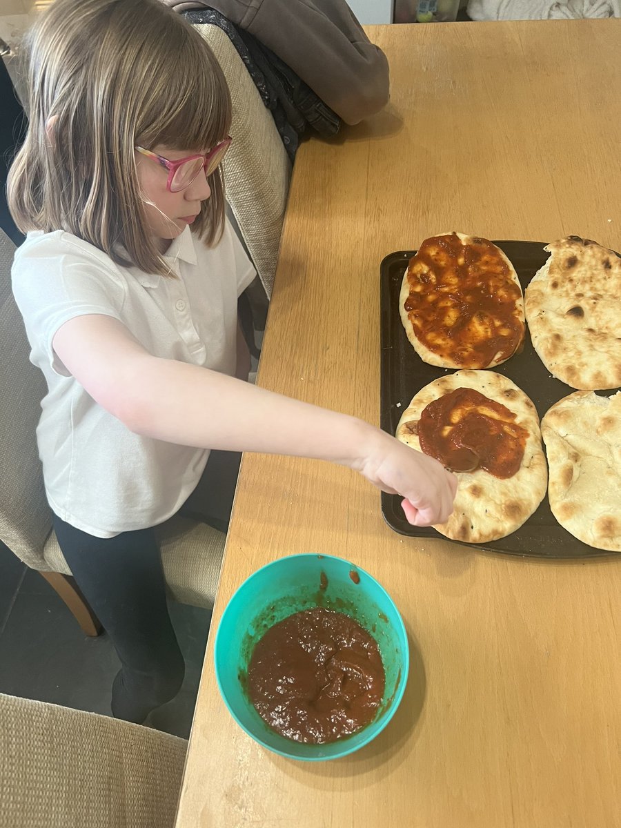 elishaharman's tweet photo. As part of her healthy eating homework Millie wanted to make naaniza’s. But she wasn’t having any of “that green stuff” 😂 @grimoldbyschool  @GrimoldbyYear3 https://t.co/Hya8Sf5dZb