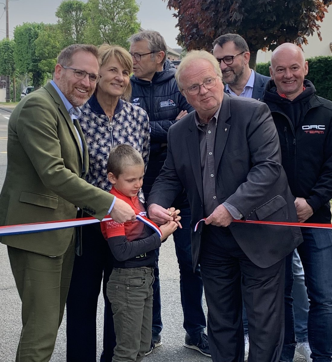 ait_eddie's tweet photo. #maiavelo 🚲 encore à #Epone avec l’inauguration de nouveaux parcours vélos réalisés par la @CUGPSEO avec ses services et ses agents mobilisés. 

Encourager toutes les pratiques du vélo est la priorité de la communauté urbaine sur le front du développement des mobilités douces. C’est l’objectif affiché de son Schéma Directeur Cyclable 2019/2027.