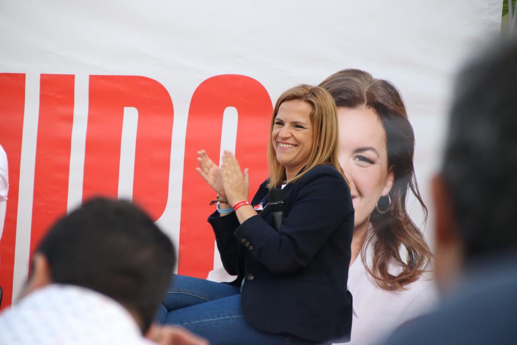 PSOEValencia's tweet photo. 🗣️ @pilarbernabe 

"Necesitamos más mujeres en la gestión deportiva. Por eso vamos a poner en marcha una línea de ayudas para que todas las mujeres deportistas puedan desarrollar su vida profesional en la gestión deportiva. No podemos perder ese talento"

#SandraGómezAlcaldesa https://t.co/OJLbtuN8ha