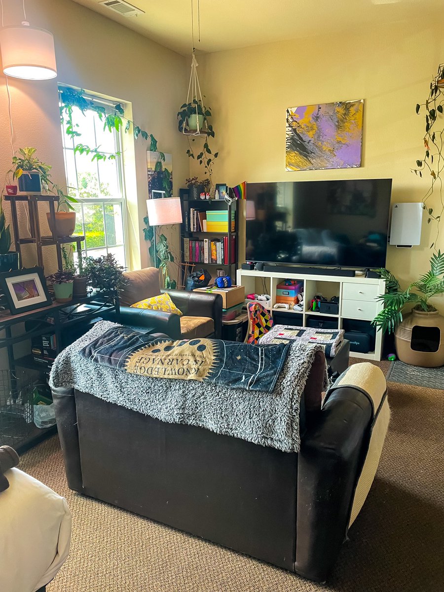 LiveFirstStreet's tweet image. Sick of living with roommates? We’ve got you covered with our Studio Floor-plan! We only have 7️⃣ studio left for the fall and spots are filling quickly ⏰ Contact us today to secure your spot 📞