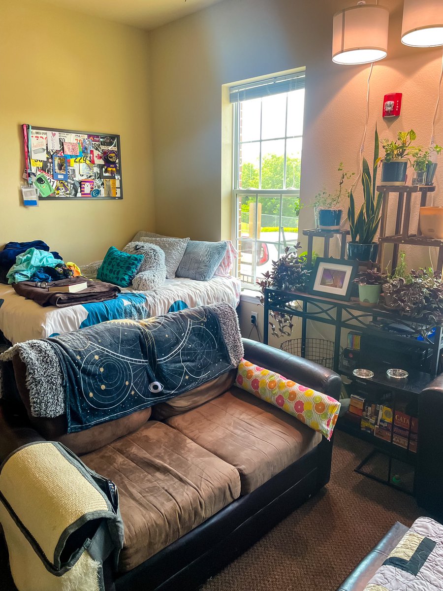 LiveFirstStreet's tweet image. Sick of living with roommates? We’ve got you covered with our Studio Floor-plan! We only have 7️⃣ studio left for the fall and spots are filling quickly ⏰ Contact us today to secure your spot 📞