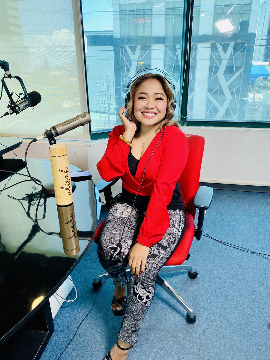 OfficialAlisah's tweet photo. Thank you very much 979 Home Radio for having me in your #OPMHighlights with DJ Braggy! Special thanks to 979 Home Radio Bosses for a warm welcome! 🥰💖🎶🎵 #HanggangKailan #AlisahBonaobra #RJAArtist #RJAProductions #SharingIsCaring #OPM #SupportOPM https://t.co/e6b8EH9ifE