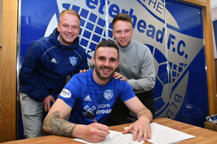 ✏️ Peterhead FC can confirm that we've agreed terms for the transfer of Scott Ross from Cove Rangers on a two-year deal. 

➡️ The 32-year-old returns for his second spell at the Blue Toon having left Balmoor to join the Balmoral Stadium outfit back in 2017 in what was an