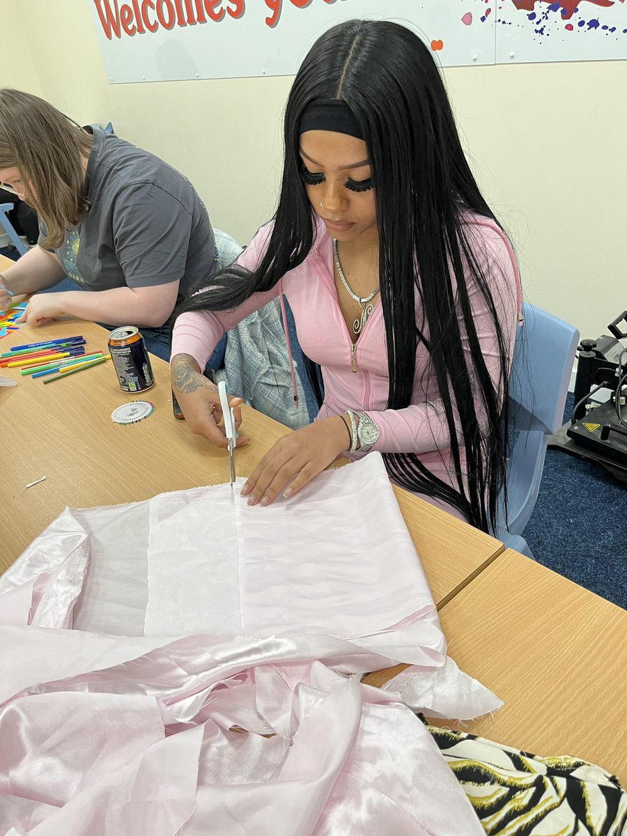 innostitch's tweet photo. Busy day today for our employability group. Everyone is working hard on their own final pieces for the exhibition next week.

#employabilty #dundee #education #fashionanddesign https://t.co/k6e65SNysg